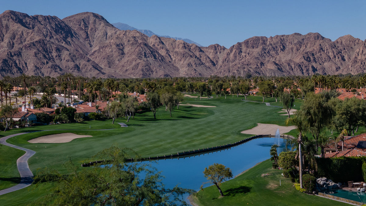 A lake, fountain, bunkers and fairway homes against the mountain backdrop. Photograph by Mark Miller, February 8, 2026.