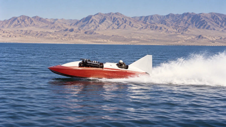 AI-generated editorial reconstruction inspired by Hurricane IV at the Salton Sea in the 1950s. Hull details, driver, viewpoint and setting are interpretive; this is not an archival photograph or a record of the 163.136-mph run.