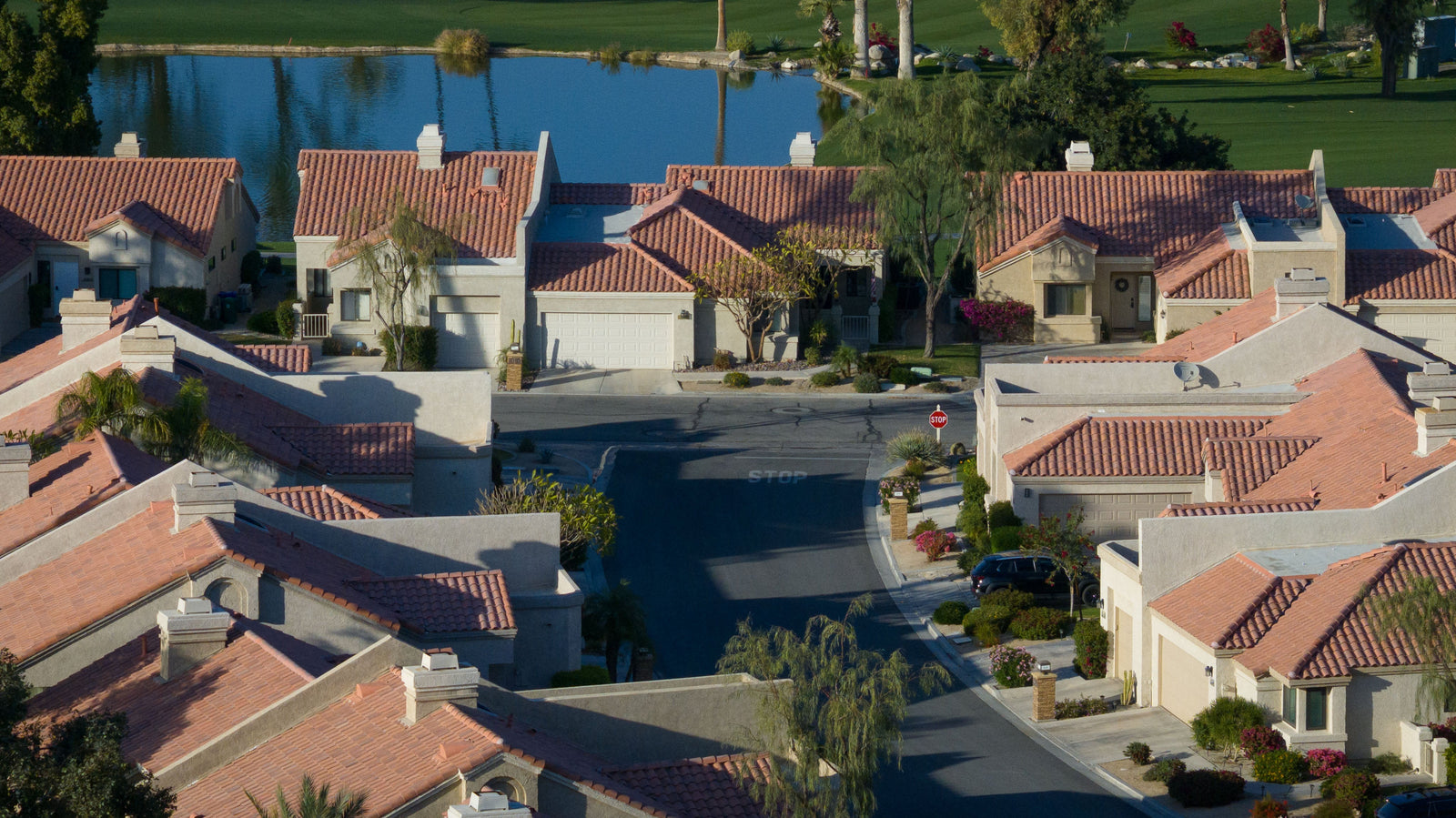 Aerial view of Palm Desert Resort Country Club homes and lake